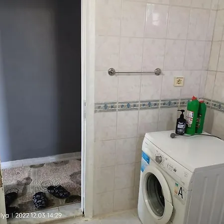 3+1 Daire.hizli Wifi,havalimani Plaj, Market Yakin דירה